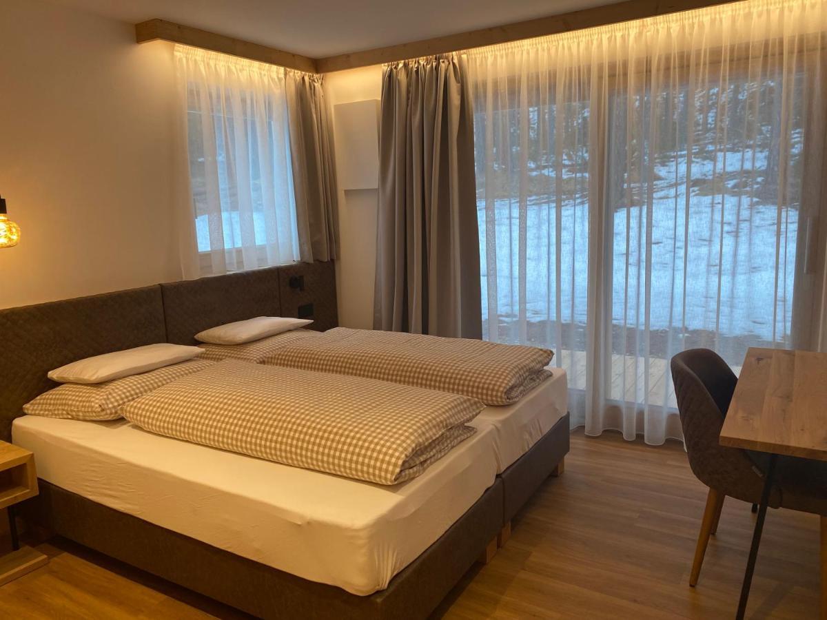 Les Ciases Chalets Dolomites St. Vigil Exterior foto