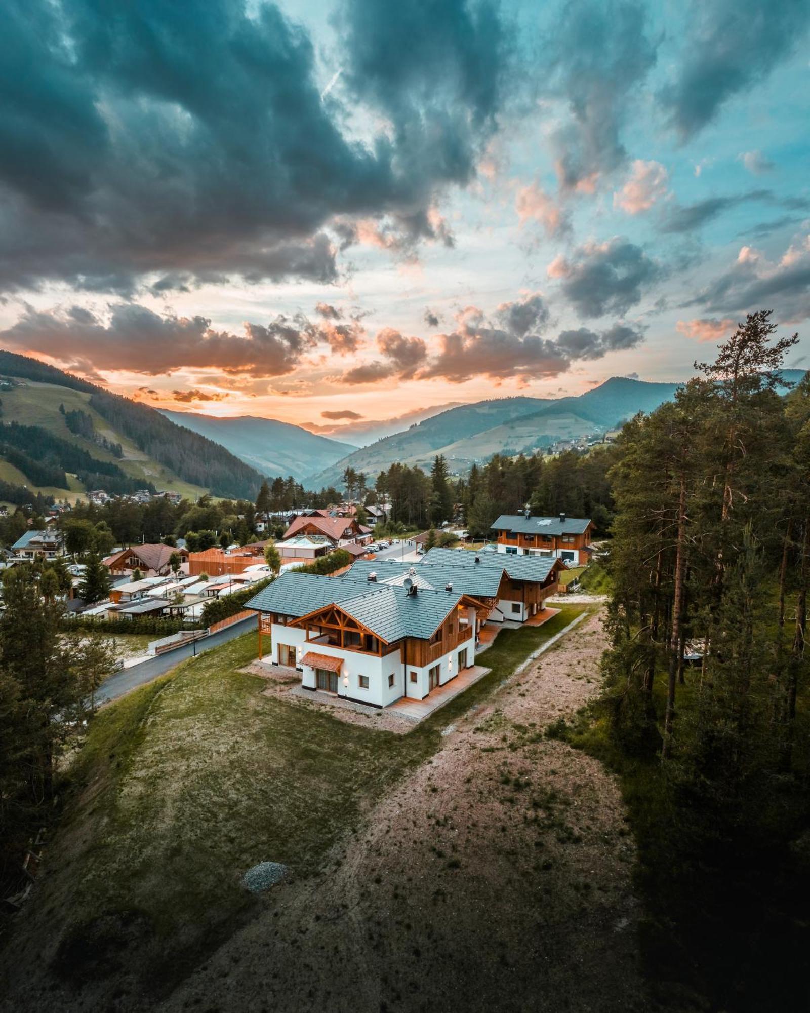 Les Ciases Chalets Dolomites St. Vigil Exterior foto